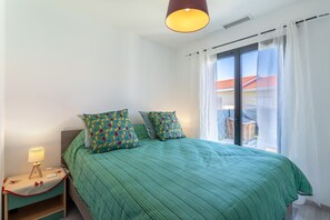 2 slaapkamers, een strijkplank/strijkijzer, gratis wifi, beddengoed