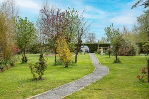 Property grounds - Cottage 'New - Gite Angelina Piscine Et Spa' with Shared Pool, Private Terrace and Wi-Fi (Saint-Jean-de-Monts)