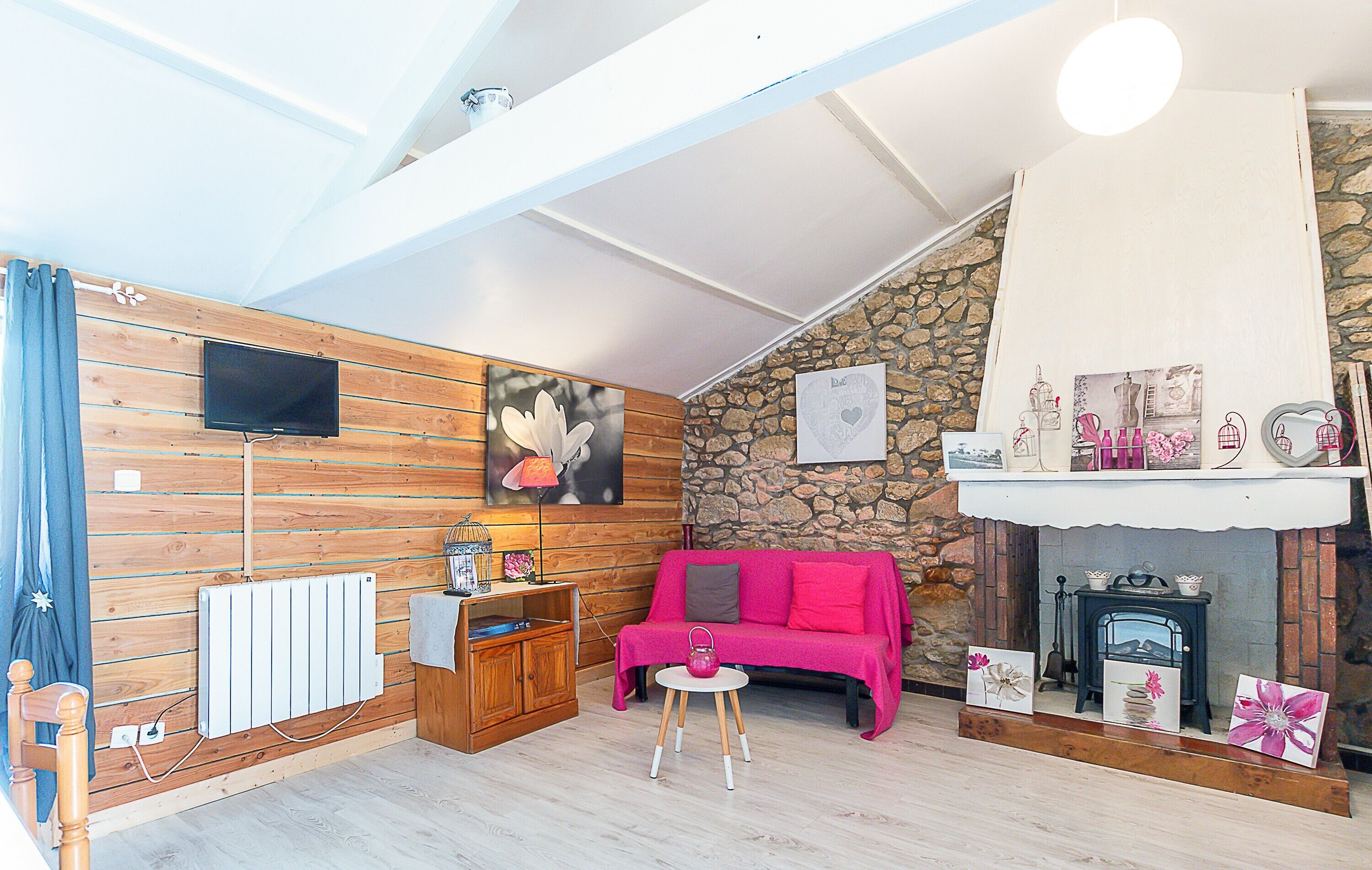 Tv och ett bordtennisbord