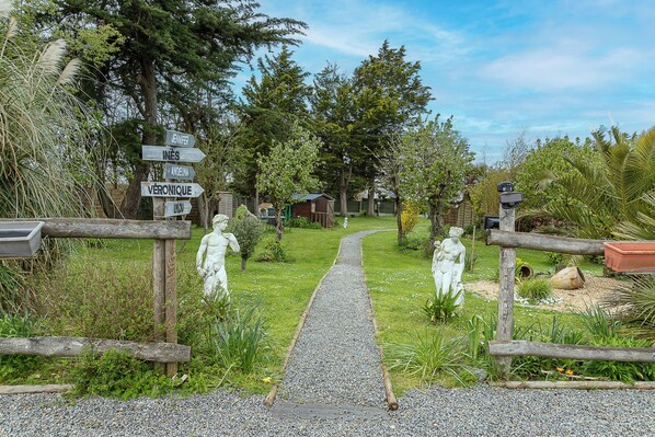 Exterior detail - Cottage 'New - Gite Lylou Piscine Et Spa' with Shared Pool, Private Terrace and Wi-Fi (Saint-Jean-de-Monts)