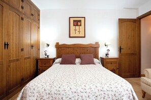 4 chambres, fer et planche à repasser, Wi-Fi gratuit, draps fournis