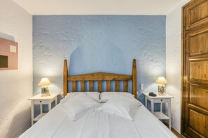 1 habitación, tabla de planchar con plancha, wifi gratis y ropa de cama 