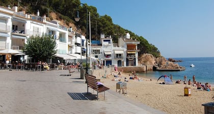 Country House "La Barraca de Farena" near the Beach in Palafrugell
