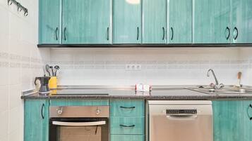 Geladeira, fogão, cooktop, lava-louças