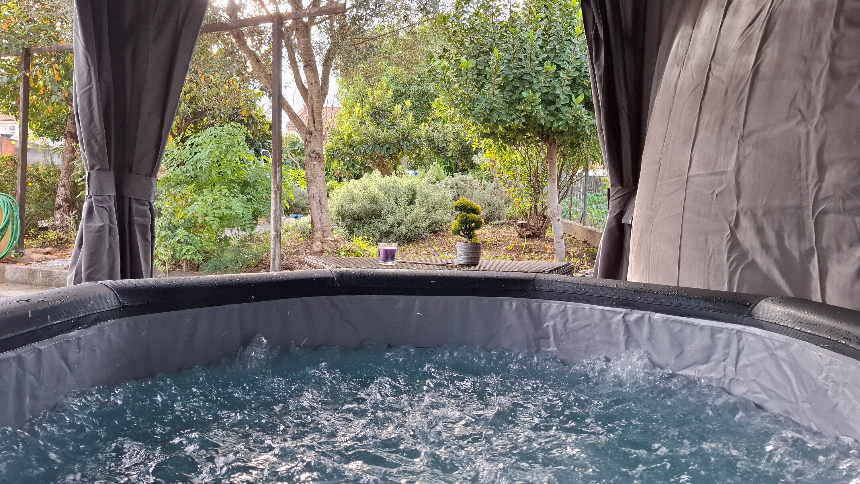 Bañera de hidromasaje al aire libre