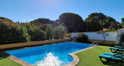 Holiday Home 'Rota Do Viajante' with Private Pool, Wi-Fi and Air Conditioning