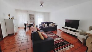 TV, fireplace, table tennis - Holiday Home 'Rota Do Viajante' with Private Pool, Wi-Fi and Air Conditioning (ALCÁÇOVAS)