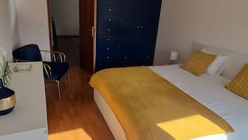 3 bedrooms, iron/ironing board, free WiFi, bed sheets