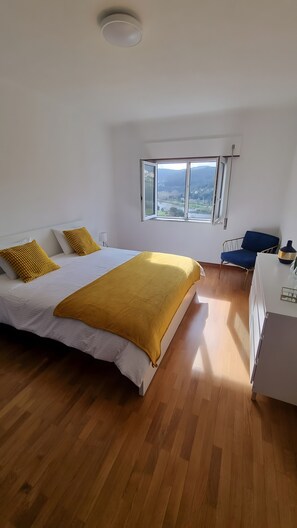 3 habitaciones, tabla de planchar con plancha y wifi gratis 