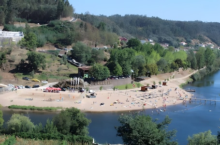 海滩. Apartment 'Retiro Do Viajante' with Mountain View, Wi-Fi and Air Conditioning