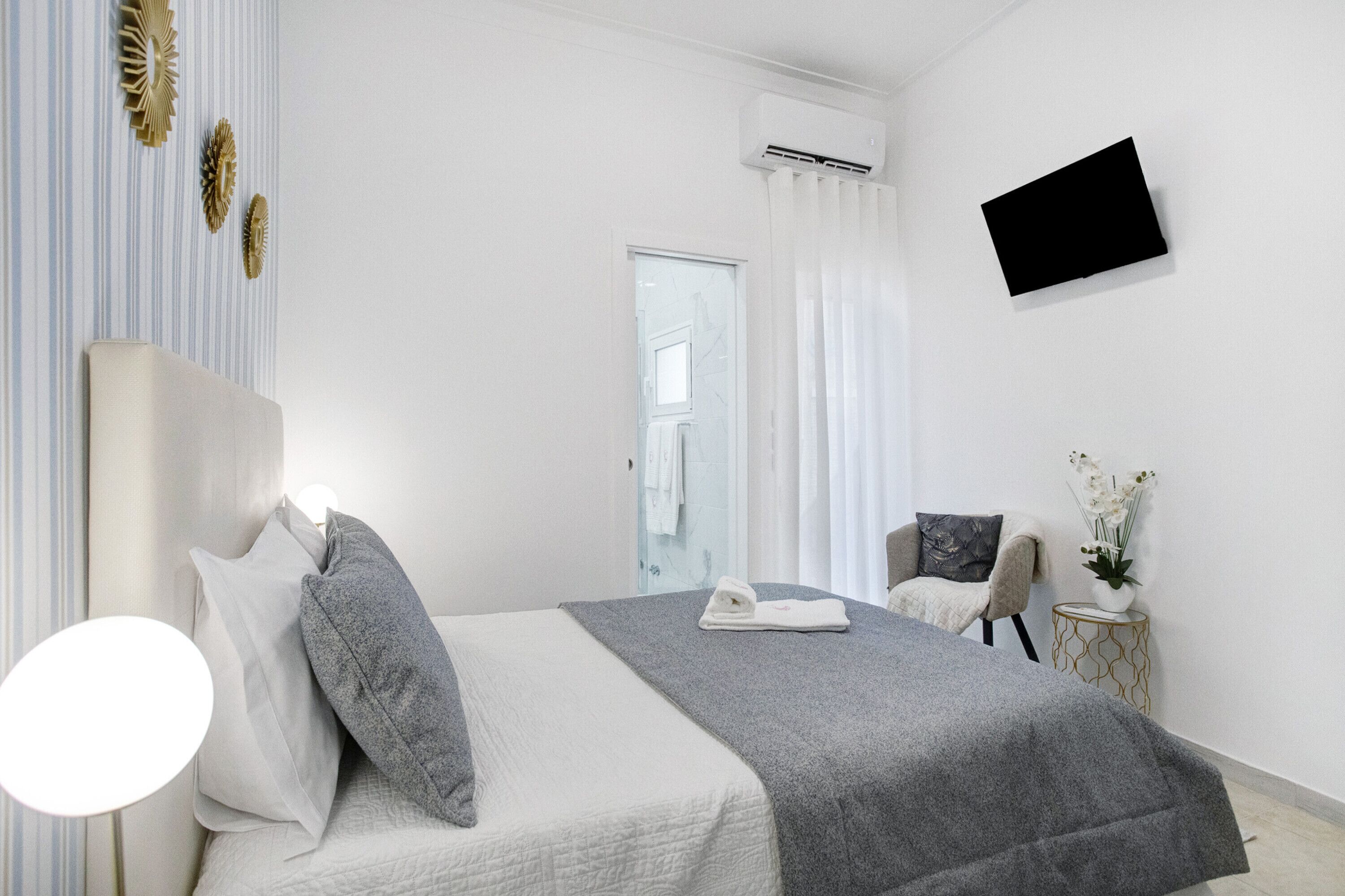 1 habitación, tabla de planchar con plancha, wifi gratis y ropa de cama 