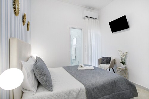 Pink Sea, Free Parking