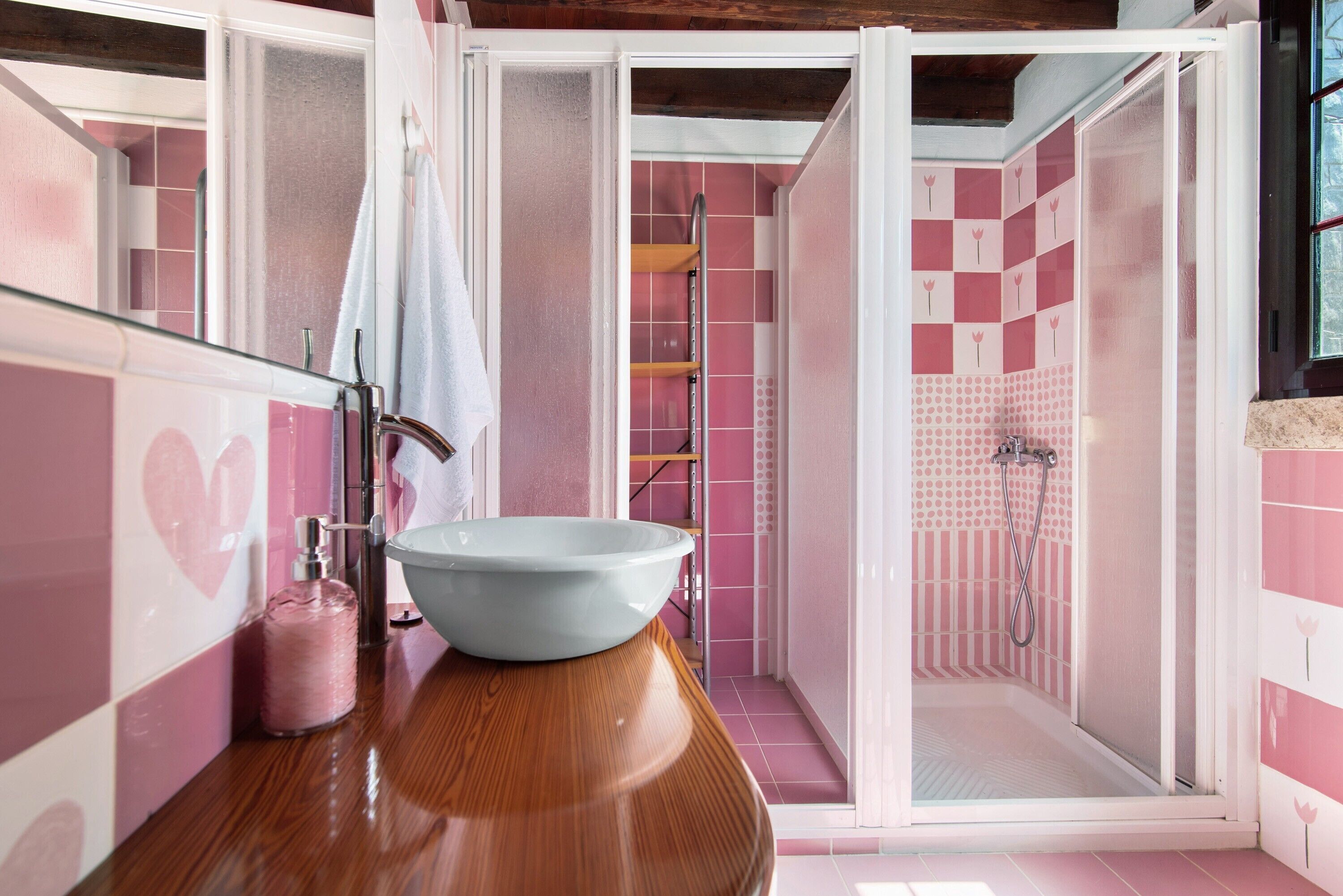 Shower, towels