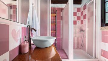 Shower, towels