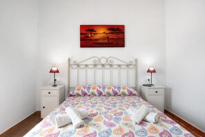 3 chambres, fer et planche à repasser, Wi-Fi gratuit, draps fournis