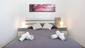 2 dormitorios, tabla de planchar con plancha, wifi gratis y ropa de cama