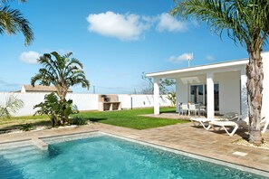 Pool - Holiday Home 'Casa Maria Jose' with Private Pool, Private Terrace and Wi-Fi (Cádiz)