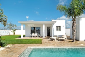 A modern house with a swimming pool, patio furniture, and a view of the ocean. - Holiday Home 'Casa Maria Jose' with Private Pool, Private Terrace and Wi-Fi (Cádiz)