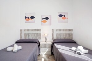 2 bedrooms, iron/ironing board, free WiFi, bed sheets - Holiday Home 'Casa Maria Jose' with Private Pool, Private Terrace and Wi-Fi (Cádiz)