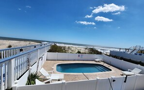 A heated pool - OH-10 "Nirvana" Saturday-Saturday   Private Pool!  Oceanfront (Corolla)