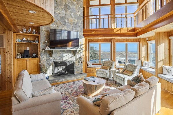 TV, fireplace