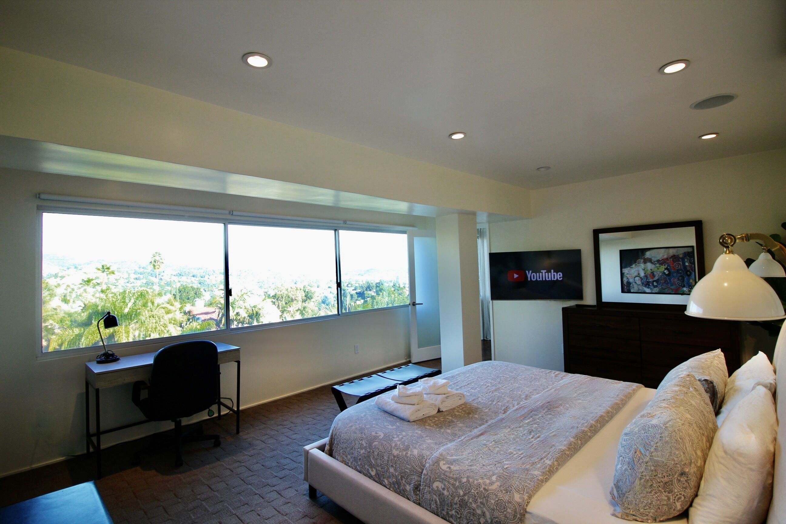 Hollywood Hills Dream Views with Private Terrace