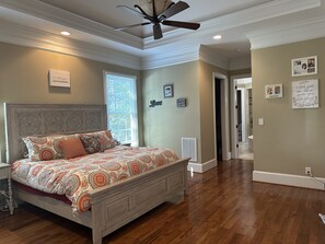 4 bedrooms, in-room safe, desk, iron/ironing board