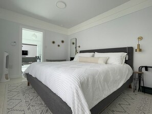 3 habitaciones, escritorio, tabla de planchar con plancha y wifi gratis