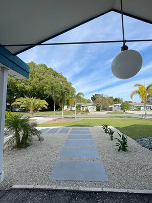 Property grounds - Calm and Cozy Mid-Century Modern Retreat (Bradenton)