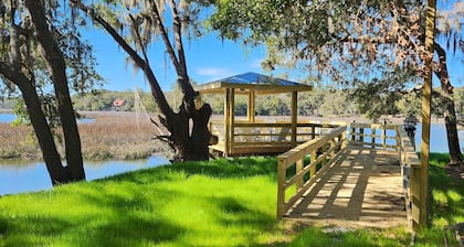Discover 5 Acres of Secluded Luxury on the Marsh and Close to the Beach: Edisto