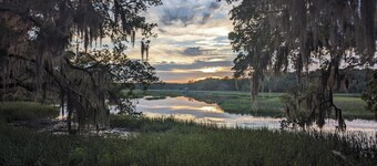 Discover 5 Acres of Secluded Luxury on the Marsh and Close to the Beach: Edisto
