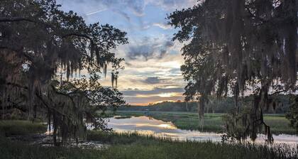Discover 5 Acres of Secluded Luxury on the Marsh and Close to the Beach: Edisto