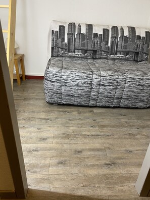 Interior - In the heart of Valfrejus! Steps away from the Gondola,private ski locker. (Modane)