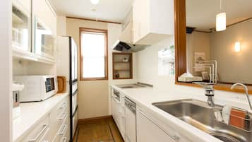 Family House | Private kitchen | Full-size fridge, microwave, stovetop, dishwasher