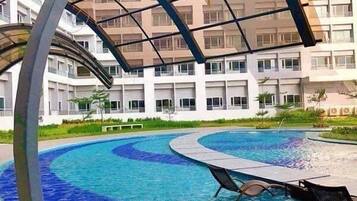 Vista frontal de la propiedad