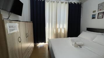 Condo Confort, 1 habitación, vista a la alberca | 1 habitación, caja de seguridad en la habitación y escritorio