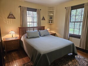 2 habitaciones, escritorio, tabla de planchar con plancha y wifi gratis