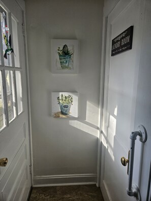 Interior - A Charming Craftsman's Cottage that is 5 minute walk from downtown Greeneville. (Greeneville)