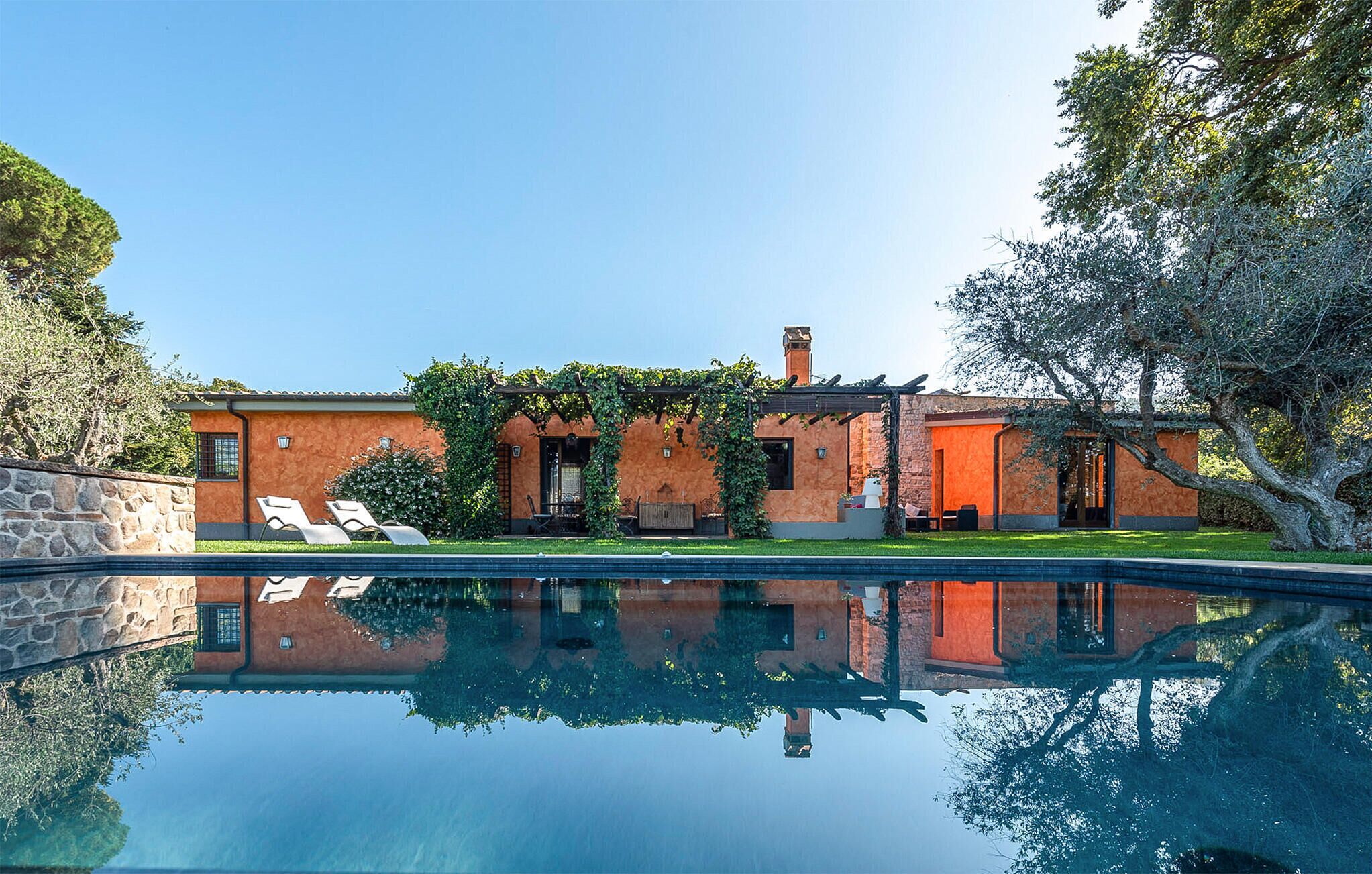 Een verwarmd zwembad