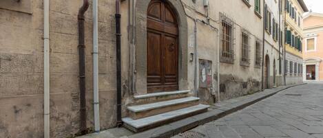 تفاصيل الفندق من الخارج