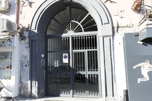 تفاصيل الفندق من الخارج