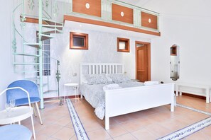 1 bedroom, iron/ironing board, WiFi, bed sheets - GuestHost - Chiaia Sea View Gem Apartment (Napoli)