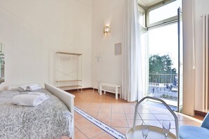 1 bedroom, iron/ironing board, WiFi, bed sheets - GuestHost - Chiaia Sea View Gem Apartment (Napoli)