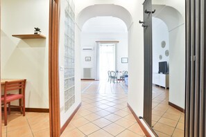 Interior - GuestHost - Chiaia Sea View Gem Apartment (Napoli)