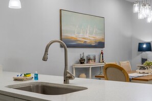 Interior - Cozy Retreat Close to Beach, 3 bed/2bath Townhouse, King Bed, Free Parking (Panama City)