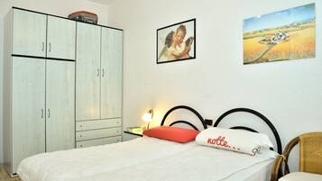 2 chambres, fer et planche à repasser, Wi-Fi, draps fournis