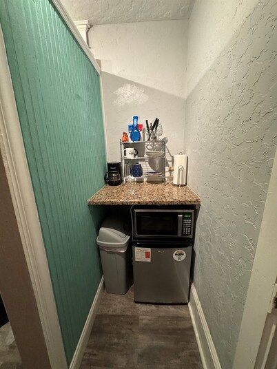 TINY unit in cottage in the middle of Downtown