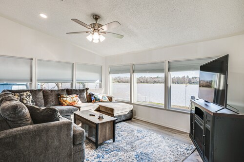 Waterfront Trinity Vacation Rental w/ Hot Tub!