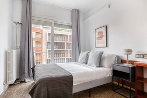 3 bedrooms, iron/ironing board, WiFi, bed sheets - Great Galvany 4BR w/ Balcony, Fully Furnished, by Blueground (Barcelona)