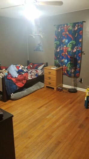 4 bedrooms, free WiFi, bed sheets